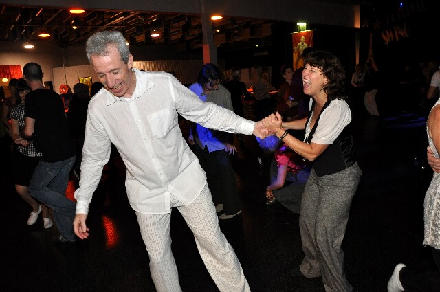 min 2008 11 08 fous swing 384